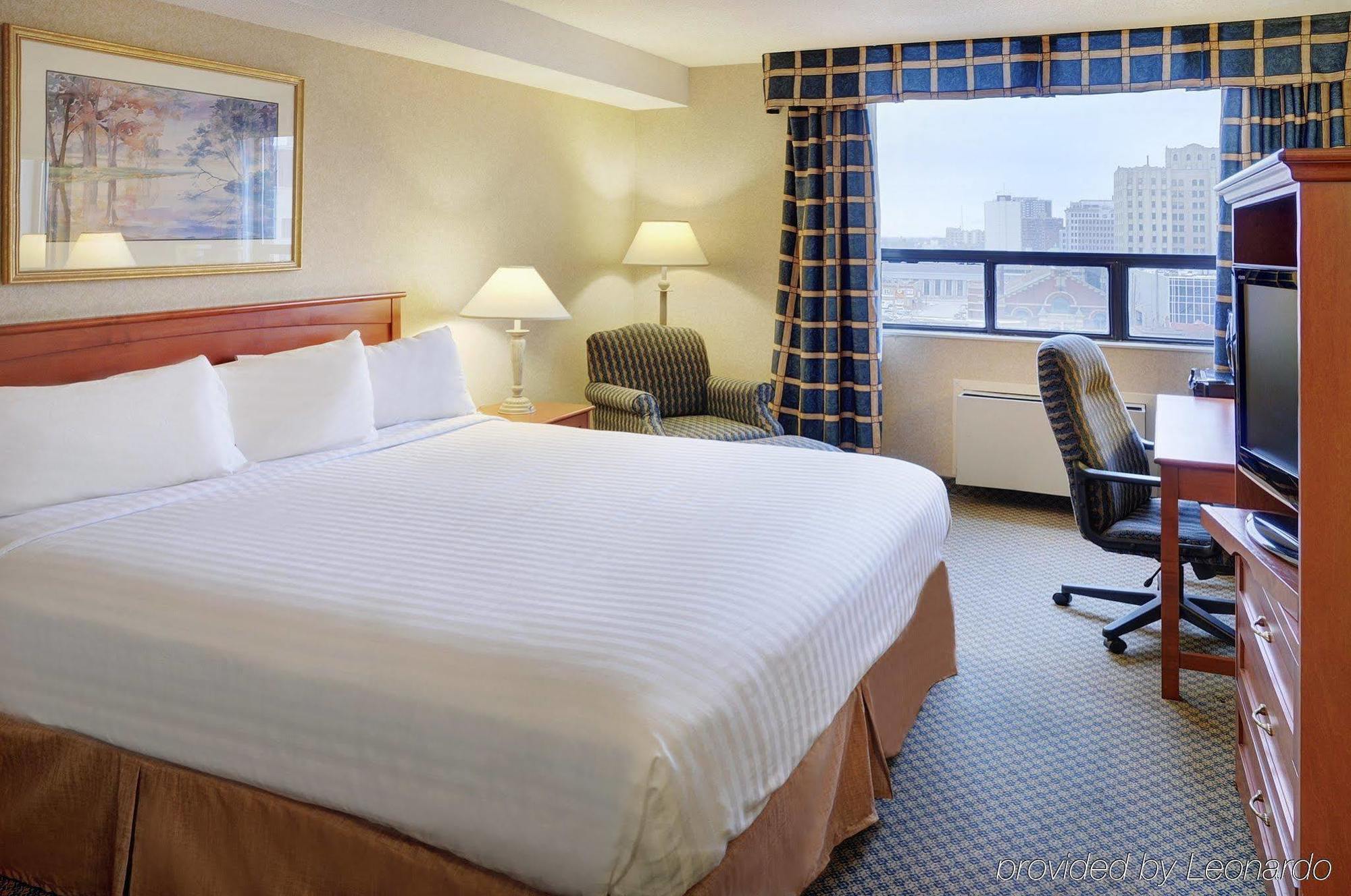 Holiday Inn Express Windsor Waterfront By Ihg Exterior foto