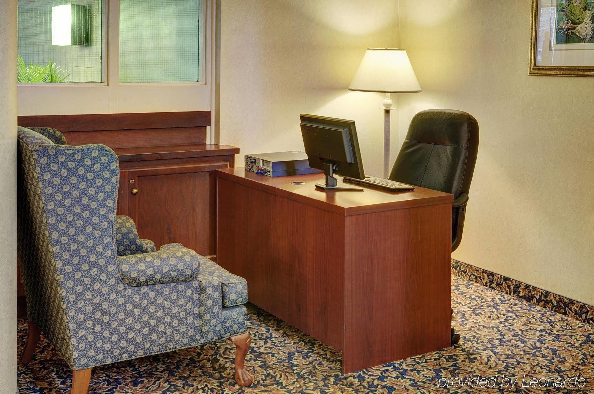 Holiday Inn Express Windsor Waterfront By Ihg Exterior foto